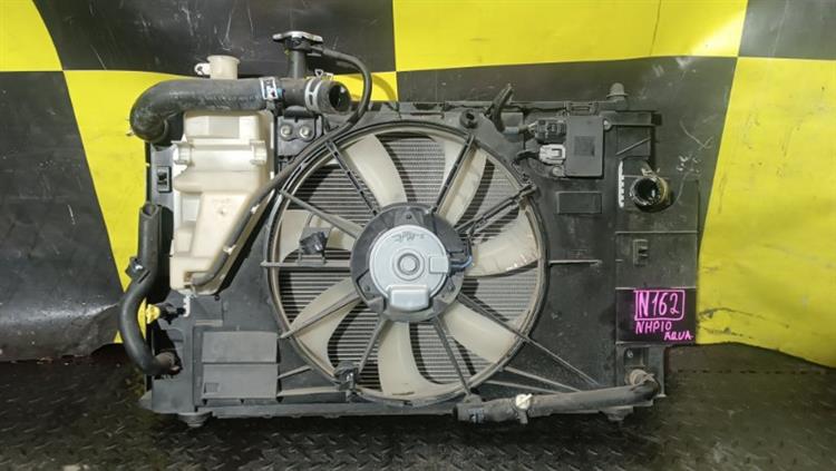 Радиатор основной Тойота Аква в Биробиджане 116562