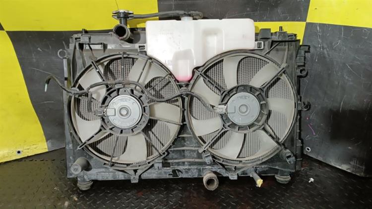 Радиатор основной Тойота Эсквайр в Биробиджане 116768