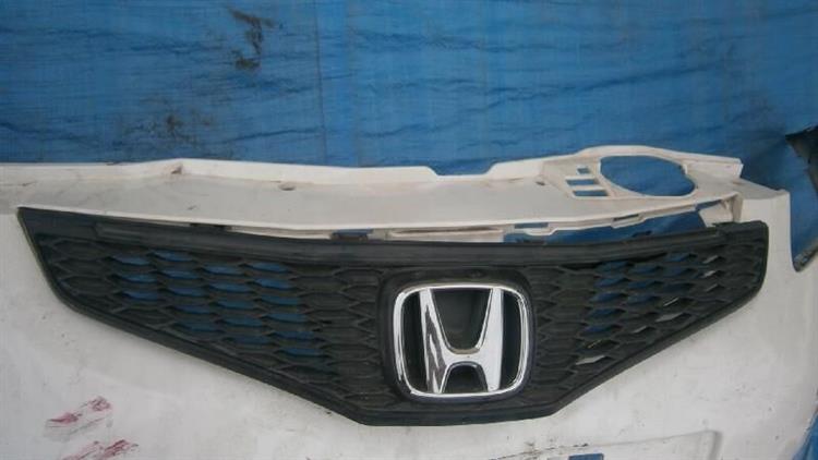 Решетка радиатора Хонда Джаз в Биробиджане 14129