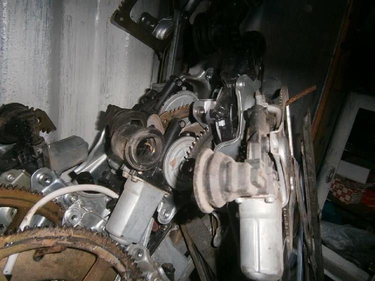 Мотор стеклоподъемника Toyota 4Runner