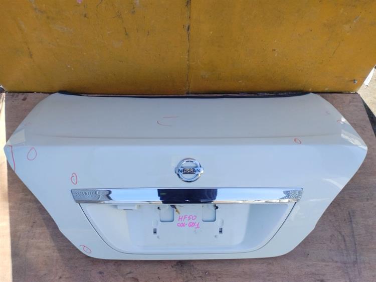 Крышка багажника Ниссан Сима в Биробиджане 50900